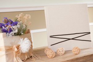 Vintage Adara con tiras de cuero